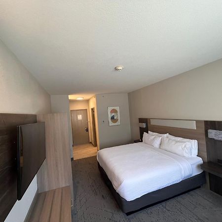 Holiday Inn Express - Wichita North - Park City By Ihg Exterior photo
