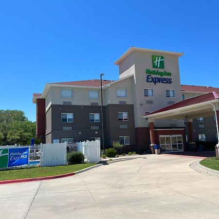 Holiday Inn Express - Wichita North - Park City By Ihg Exterior photo