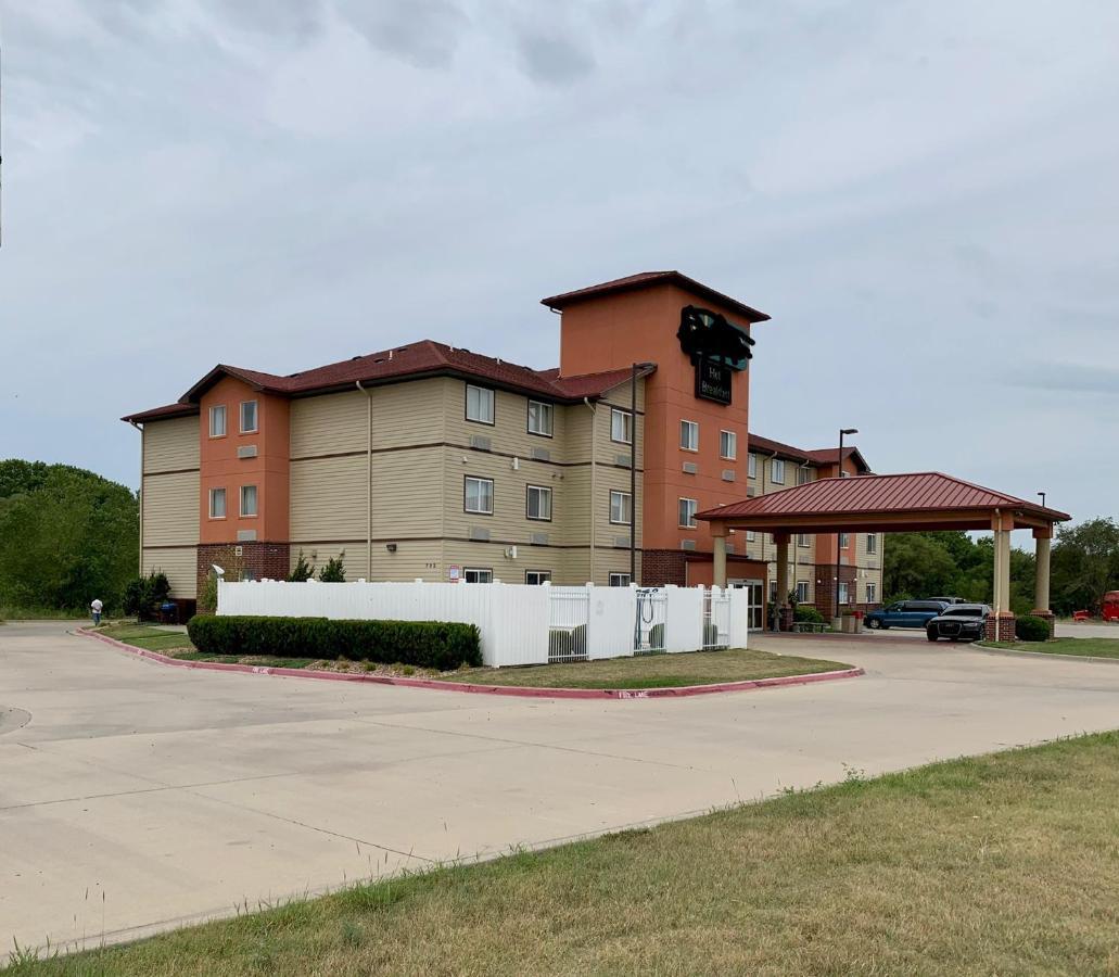 Holiday Inn Express - Wichita North - Park City By Ihg Exterior photo