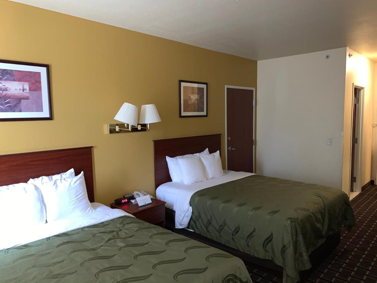 Holiday Inn Express - Wichita North - Park City By Ihg Exterior photo