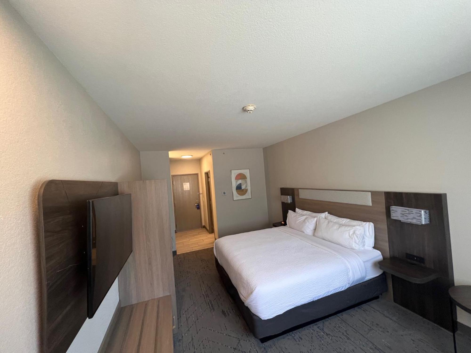 Holiday Inn Express - Wichita North - Park City By Ihg Exterior photo